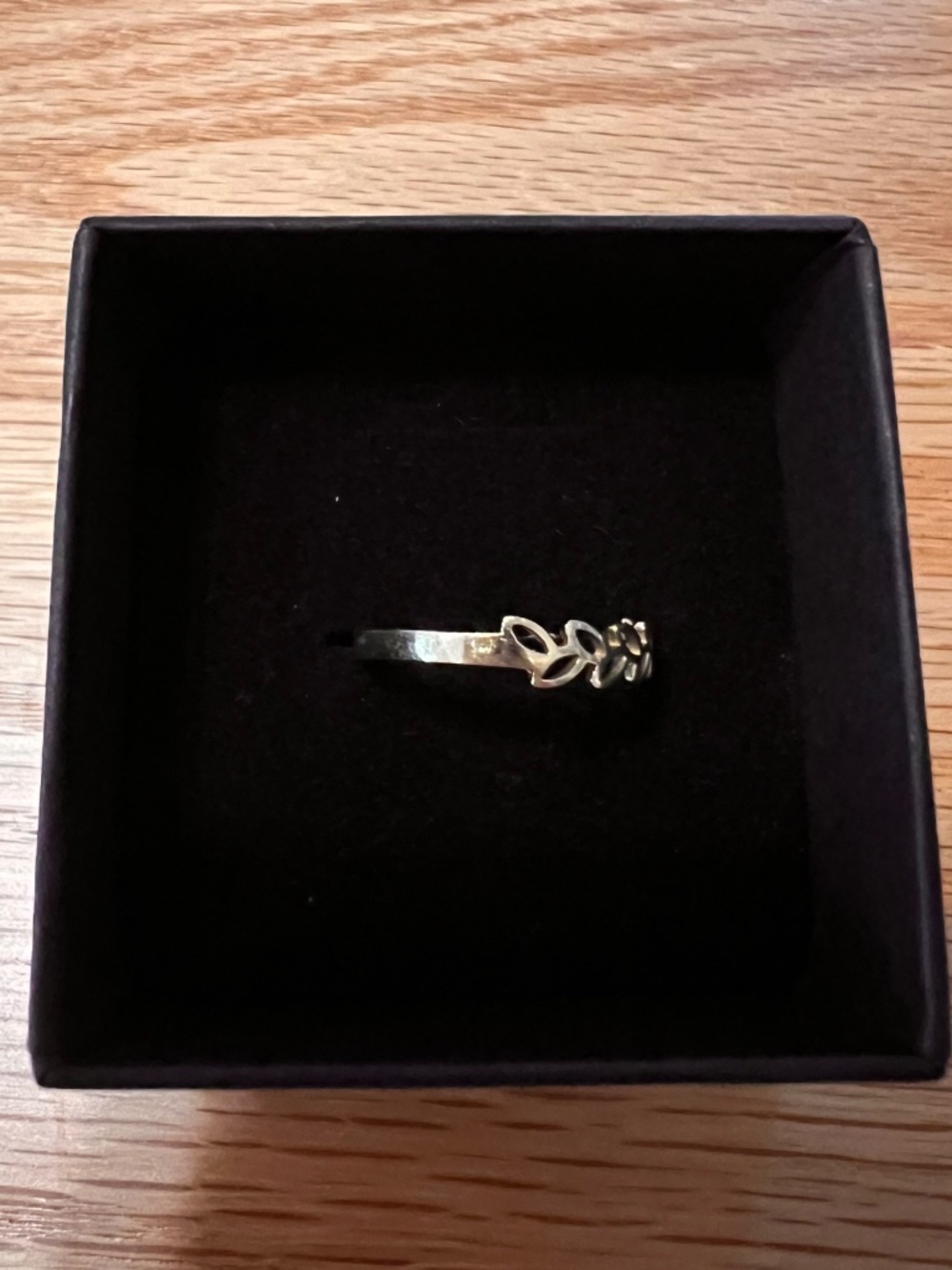 14k gold Leaf Wreath Ring - Picture 2 of 4
